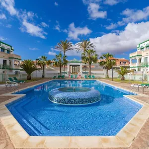 Homeforguest Con Piscina En Apartment